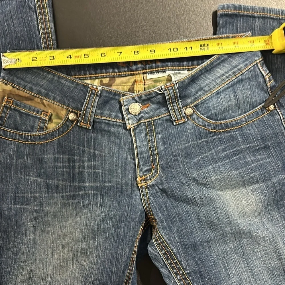 441.   Cruel women’s boot cut low rise blue jeans  camo design pockets size 7 R